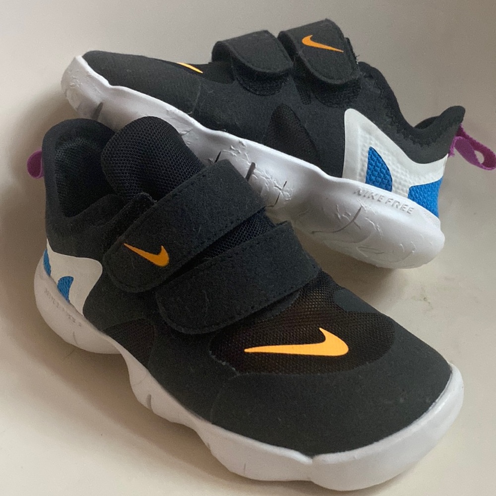 NEVER WORN Nike boy’s shoes